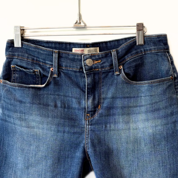 Signature Levi Strauss & Co. Mid-Rise Denim Shorts Size 28 - Picture 2 of 6